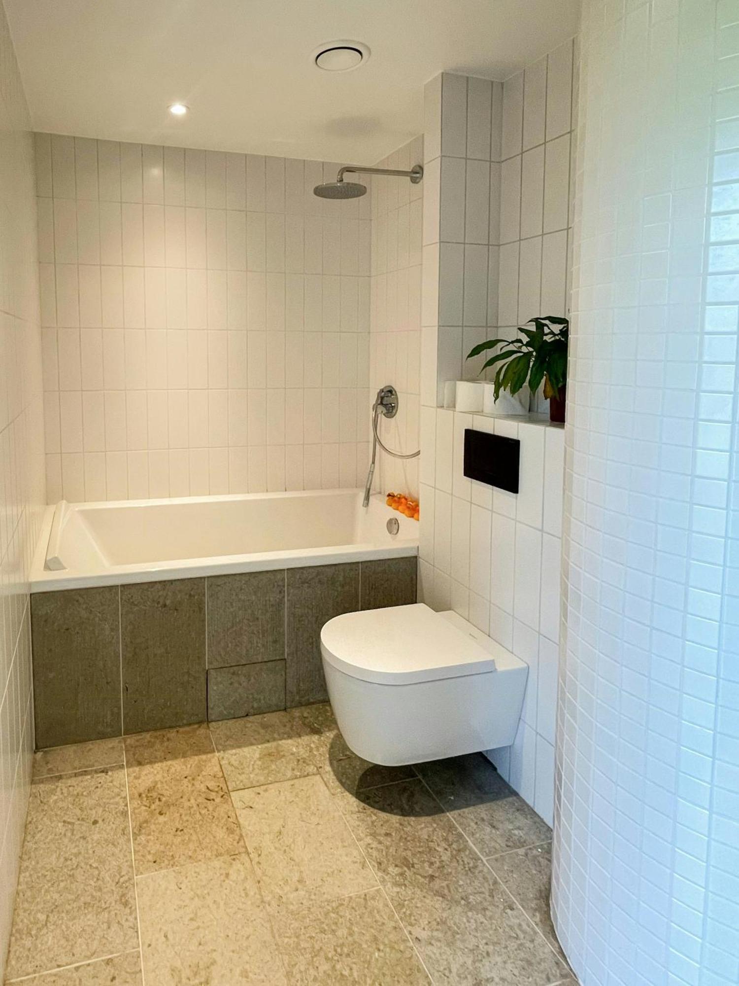Perfect Location By The Forest Edge In * Oslo